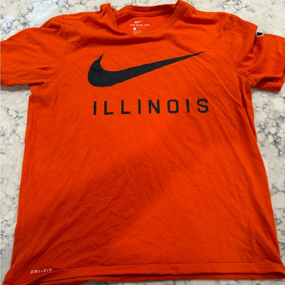 Like New Nike Illinois (U of I) t shirt size medium